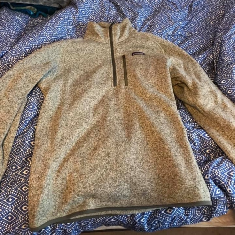 Men’s Patagonia half zip sweatshirt